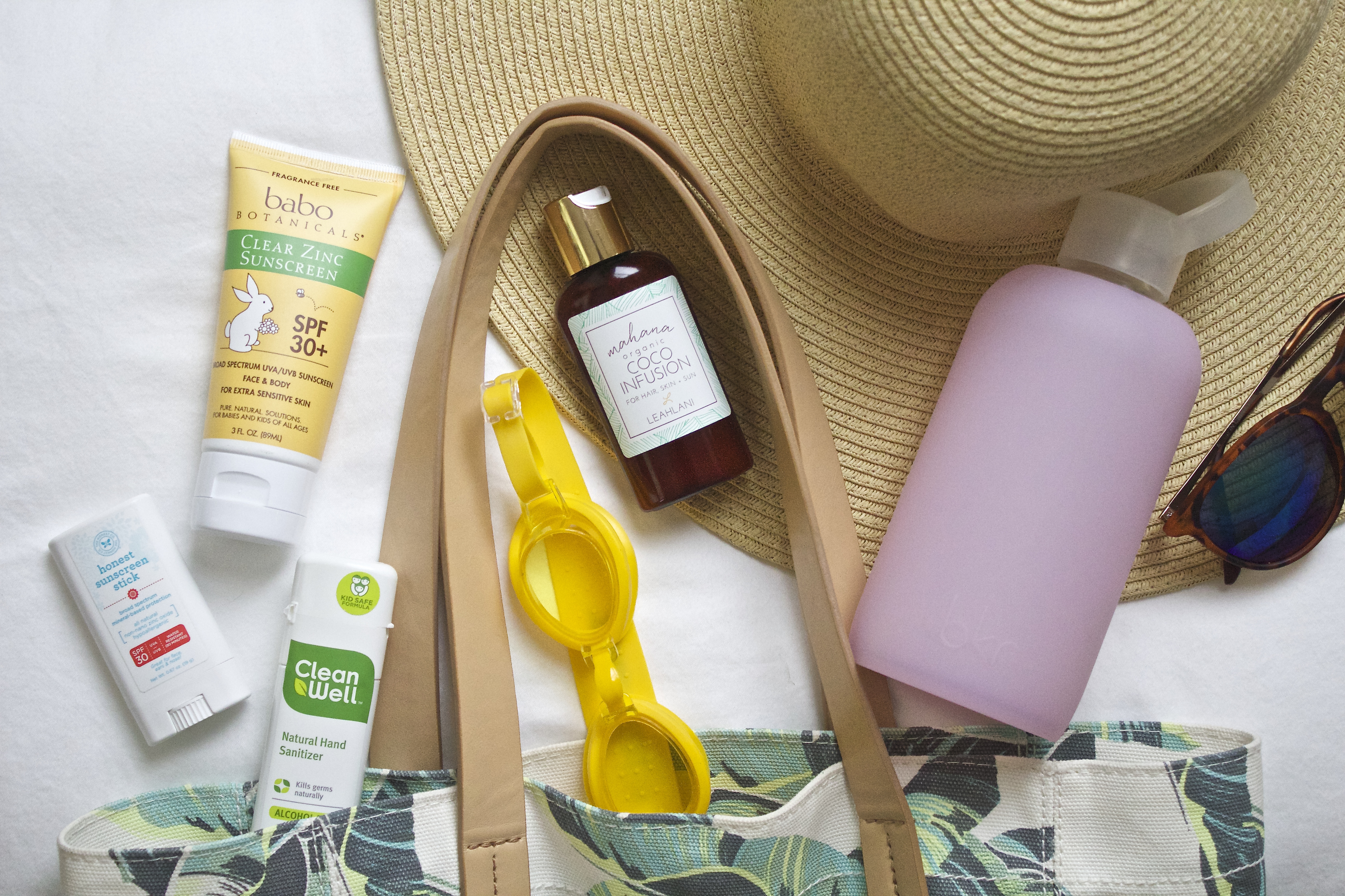 Summer Days: What’s In My Pool Bag