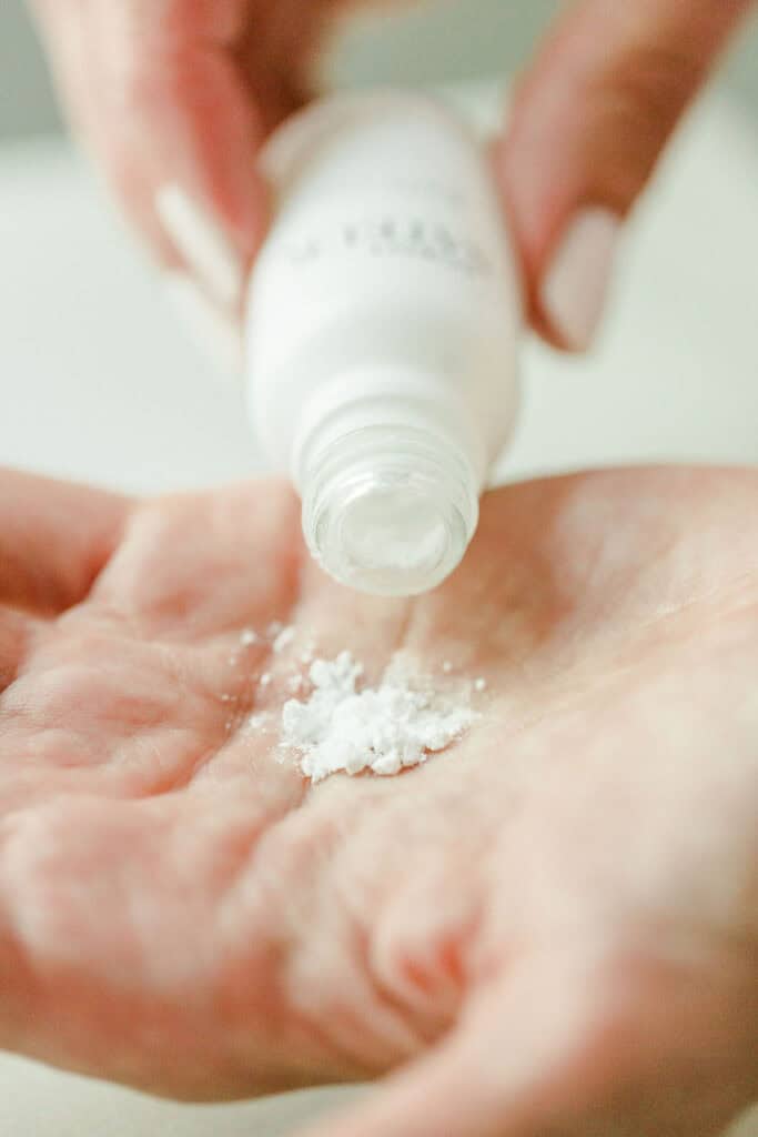 Holding powdered cosmetic product